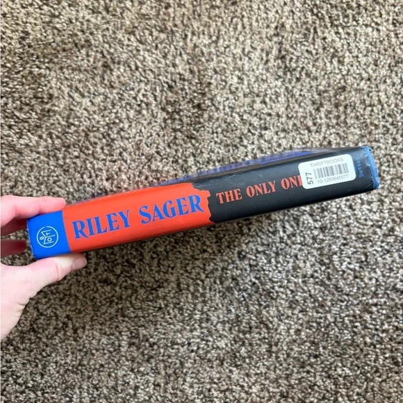 The Only One Left Riley Sager Hardcover thriller book - Picture 3 of 5